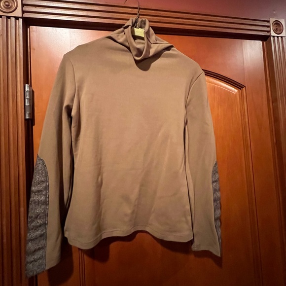 Taupe turtleneck & Skirt set - Picture 2 of 7